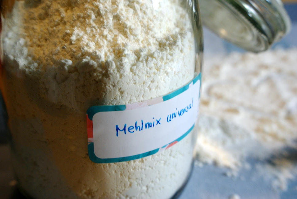 Glas mit Mehlmix universal